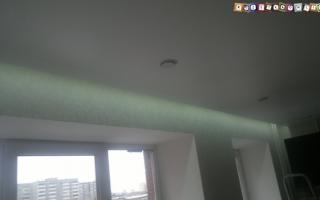 Controlar la luz desde un mando a distancia en un apartamento.