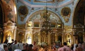 Kiev Pechersk manastırını kim kurdu?