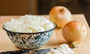 Pişmiş soğan çıbanlardan ne kadar etkilidir ve evde nasıl pişirilir?