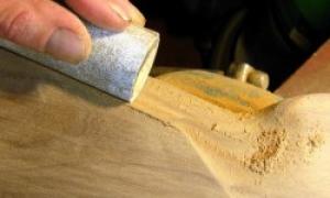 Cómo pintar madera contrachapada con un costo mínimo